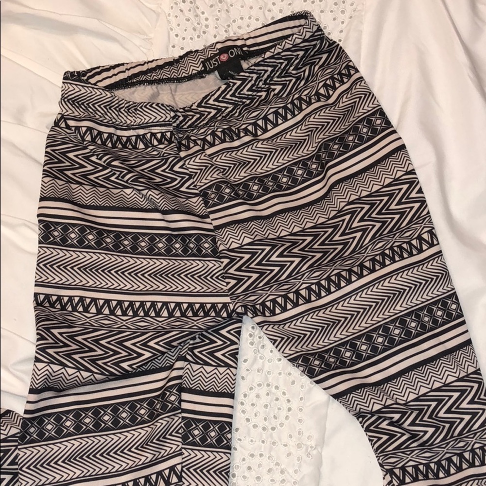 B&W Leggings